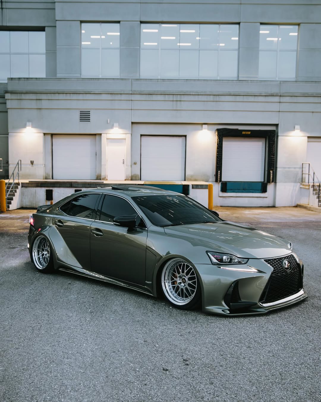 Pulled up lookin’ like a spaceship – @r34akuma @endgame.tm @1worldauto @gtsounds592 @sidhu_auto_upholstery •••••#lexus #lexusis350 #lexusis #lexusclub #lexusfamily #lexuslove #lexuses #lexuses350 #V
