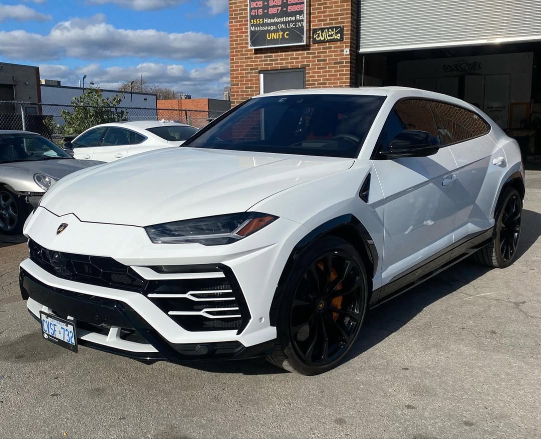 Rolling in the deep #lambo #lamborghini #urus #lamborghiniurus #exoticcars #exotic #fastcar #racecar #mississauga #toronto #1worldauto #autobody #bodyshop #freshpaint (2)